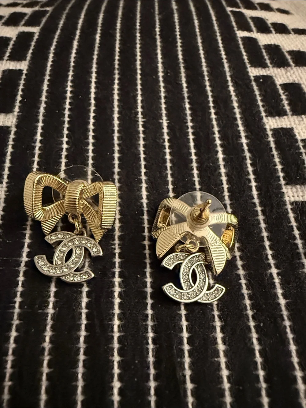 CHANEL Gold Bow Earrings with Crystal CC Drop - Picture 2 of 3